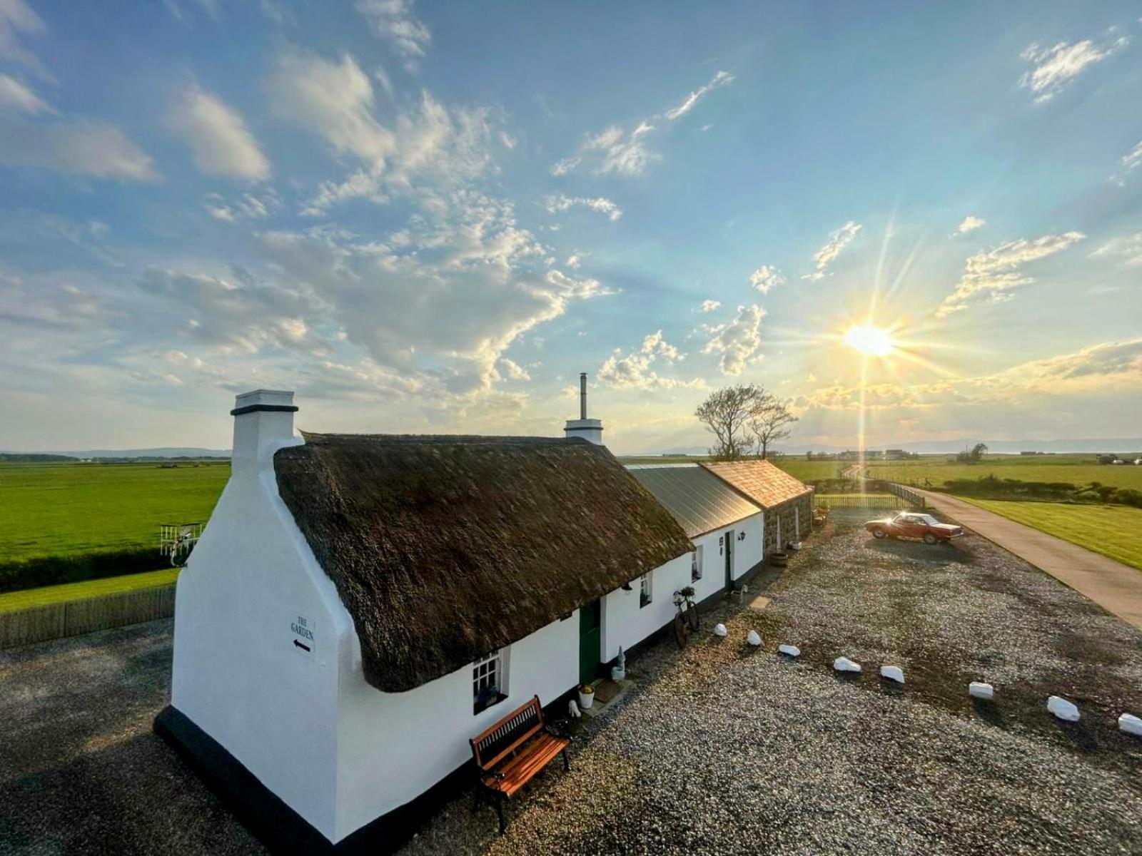 Cissy'S Cottage - Traditional Thatched Cottage, Near To Beach Aghanloo Eksteriør bilde