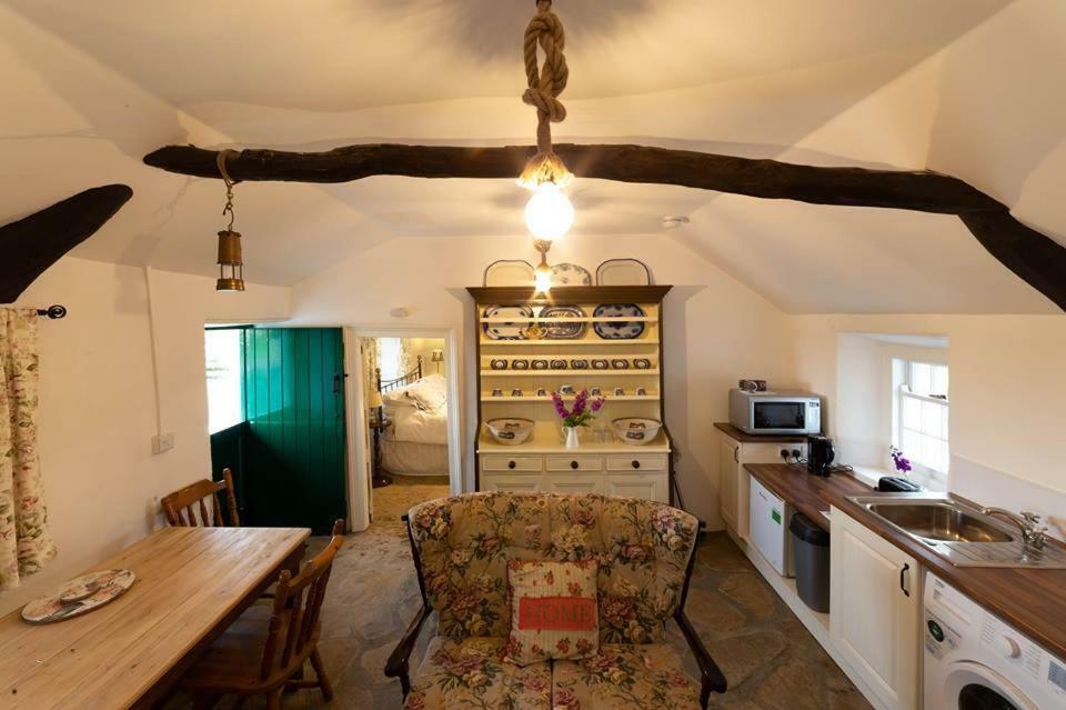 Cissy'S Cottage - Traditional Thatched Cottage, Near To Beach Aghanloo Eksteriør bilde